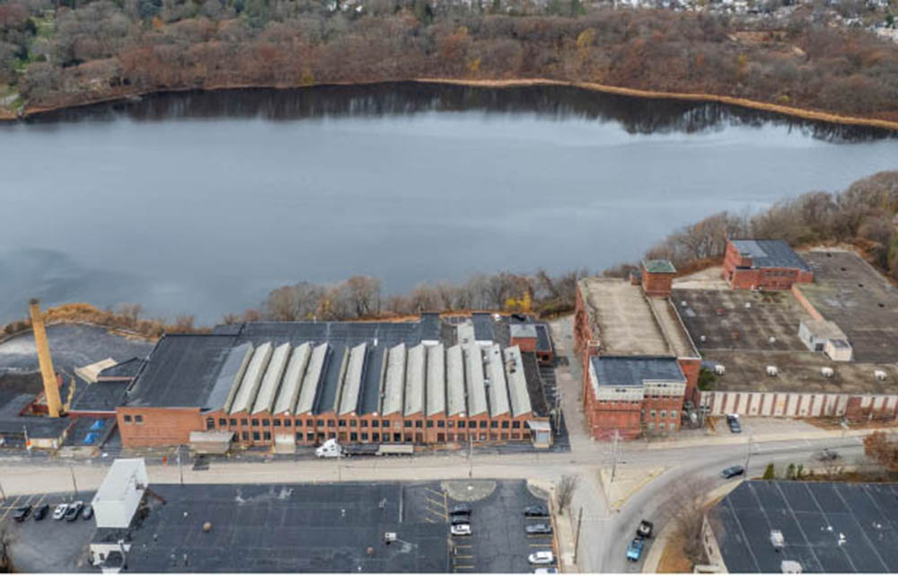 Alves of Elite Commercial Realty Group-HomeSmart Pros. brokers $1.575 million sale of 314,839 s/f